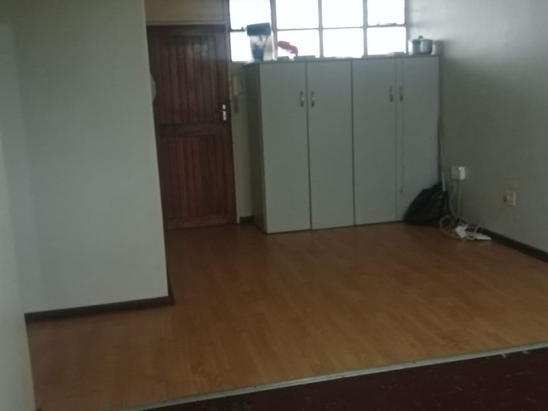 One Bedroom Flat/Apartment for Sale in Casseldale  - Photo 2