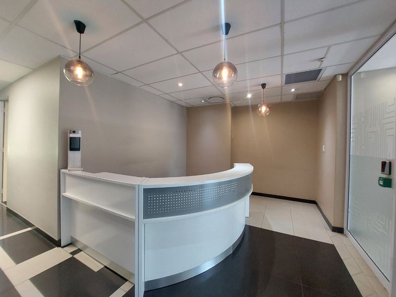 Prime Bryanston Office with Scenic Gardens & Entertainer’s Balcony - Photo 4