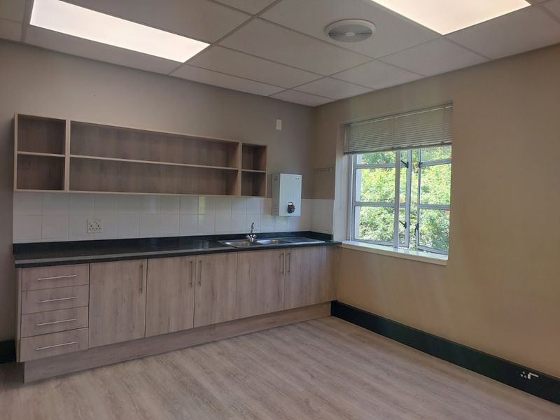 Prime Bryanston Office with Scenic Gardens & Entertainer’s Balcony - Photo 8