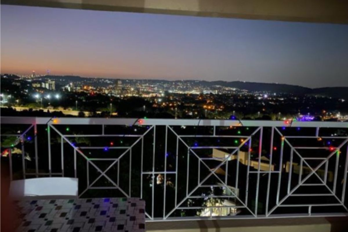 Spacious 2-Bedroom Flat with Modern Comforts and Great Amenities - Photo 2