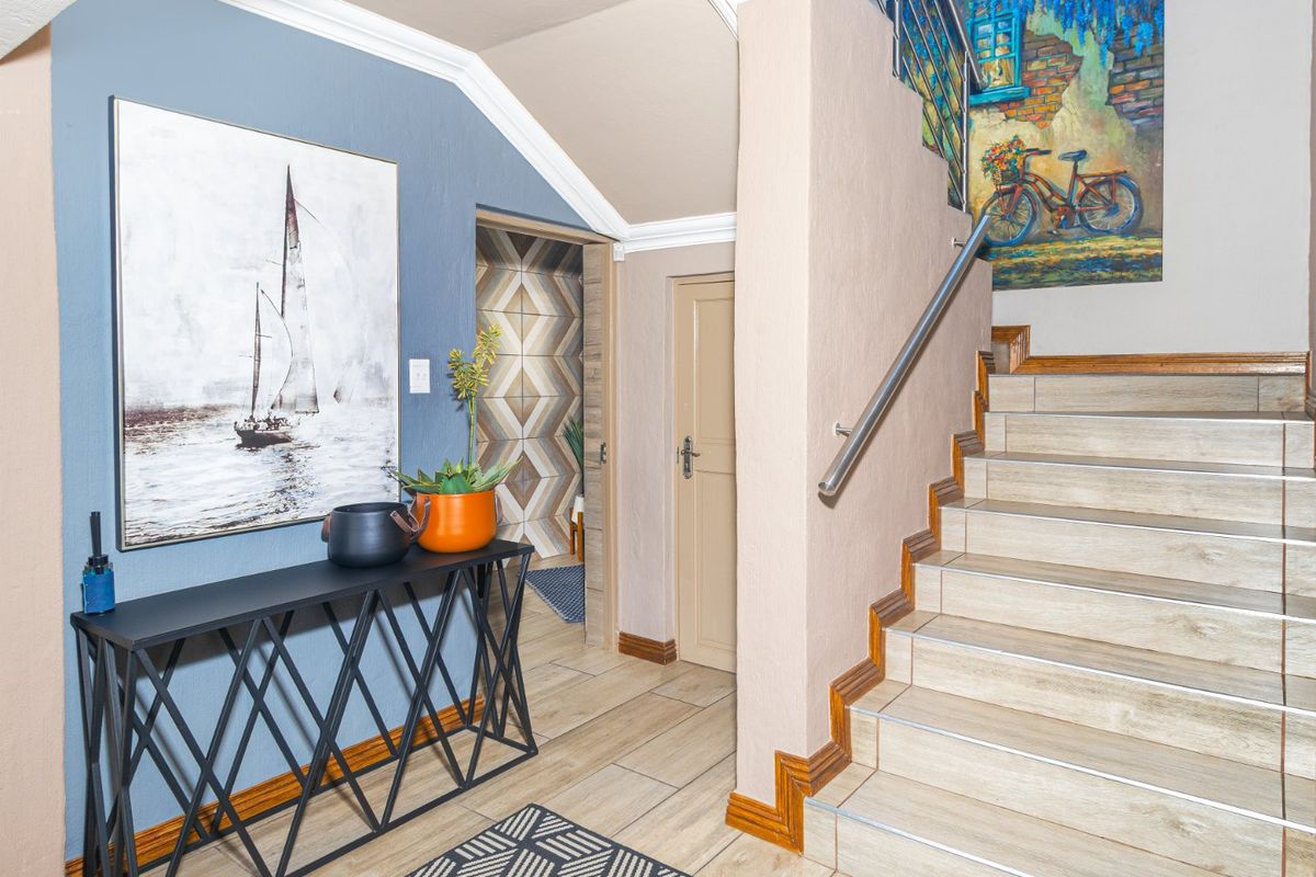 Luxury Three-Level Home with Breathtaking Views in Kosmos Ridge Estate - Photo 5