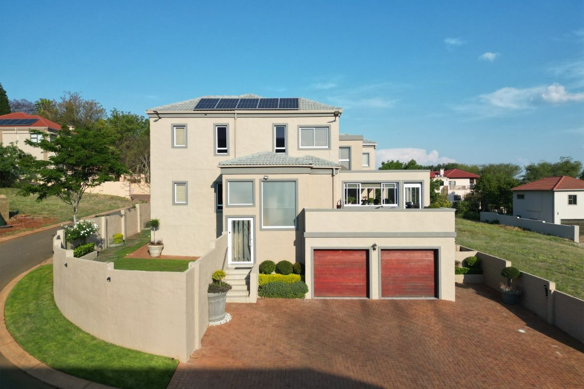 Luxury Three-Level Home with Breathtaking Views in Kosmos Ridge Estate - Photo 2