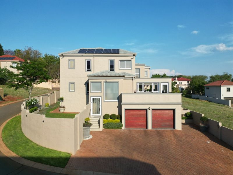 Luxury Three-Level Home with Breathtaking Views in Kosmos Ridge Estate - Photo 2