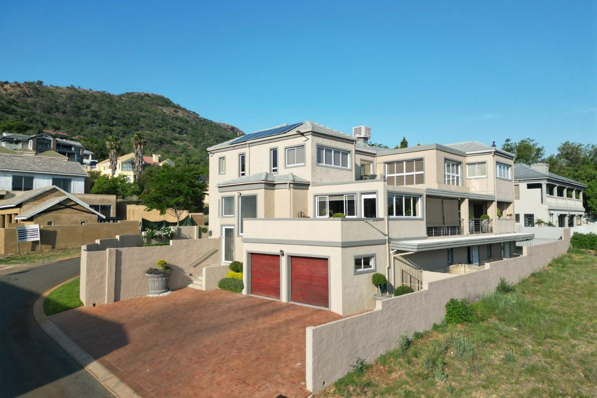 Luxury Three-Level Home with Breathtaking Views in Kosmos Ridge Estate - Photo 3