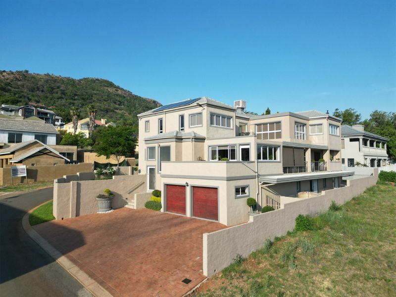 Luxury Three-Level Home with Breathtaking Views in Kosmos Ridge Estate - Photo 3