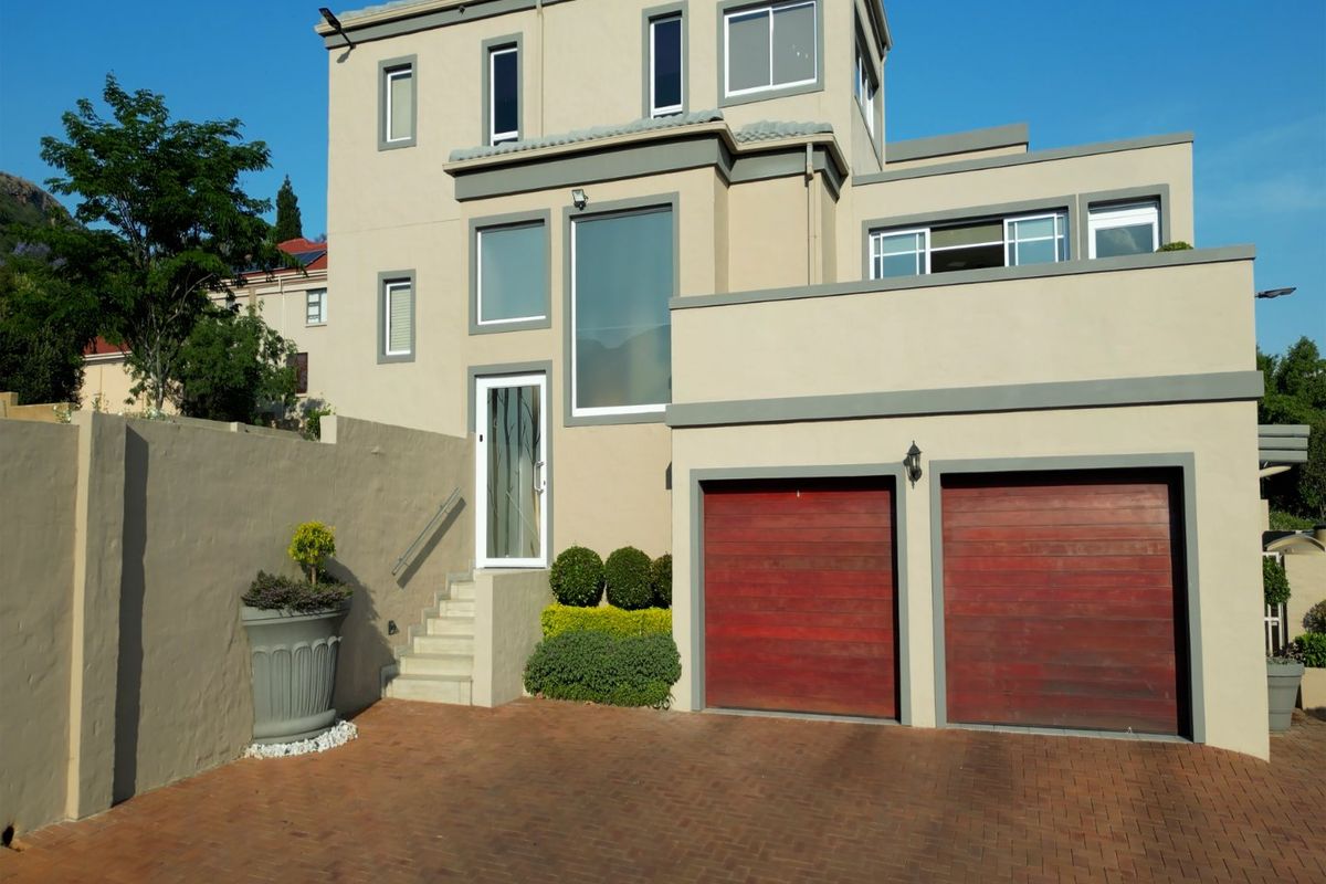 Luxury Three-Level Home with Breathtaking Views in Kosmos Ridge Estate - Photo 4