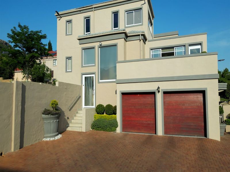 Luxury Three-Level Home with Breathtaking Views in Kosmos Ridge Estate - Photo 4