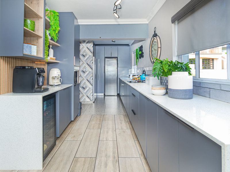 Luxury Three-Level Home with Breathtaking Views in Kosmos Ridge Estate - Photo 10