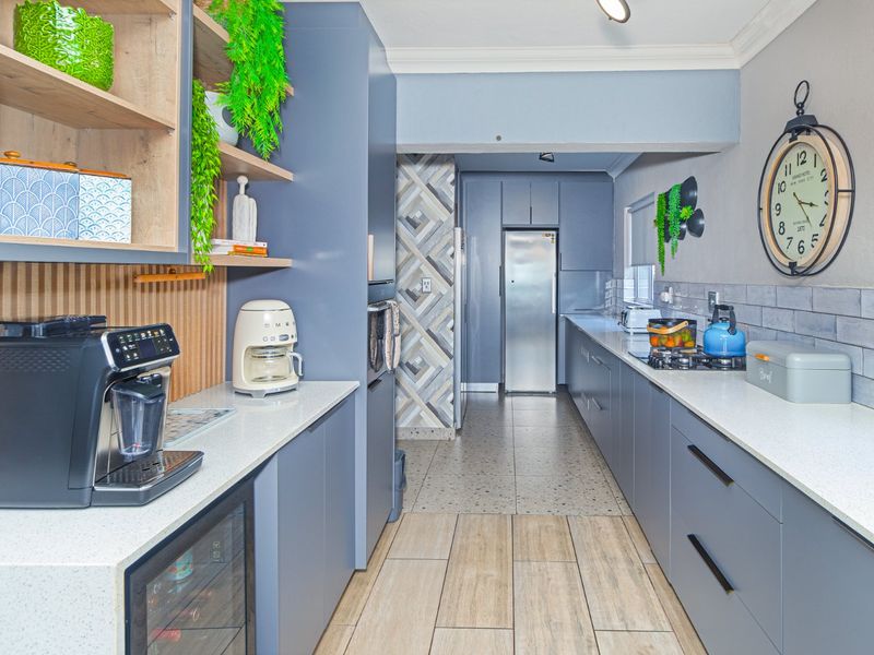 Luxury Three-Level Home with Breathtaking Views in Kosmos Ridge Estate - Photo 9