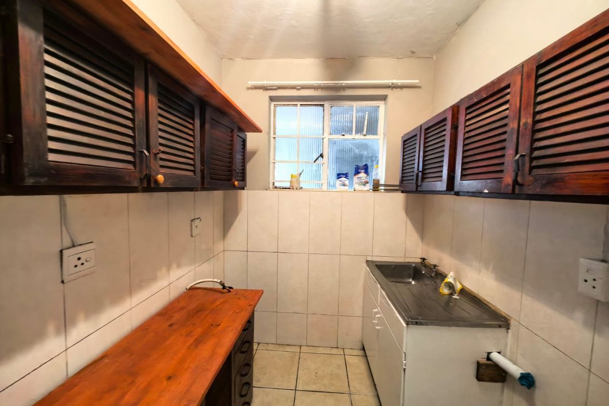 1,5 Bedroom, 1 Bathroom Apartment For Sale In North Beach, Durban - Photo 3
