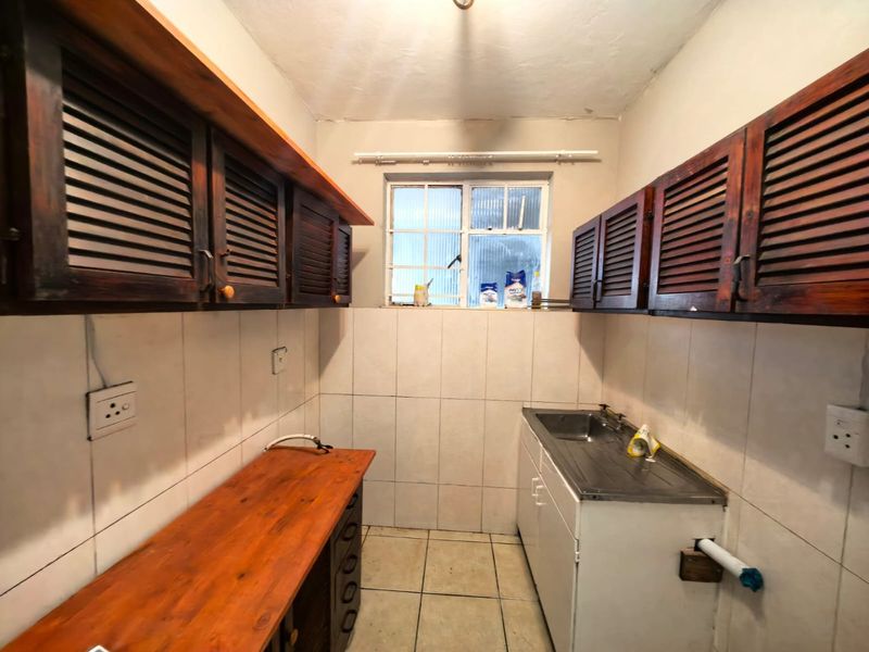 1,5 Bedroom, 1 Bathroom Apartment For Sale In North Beach, Durban - Photo 3