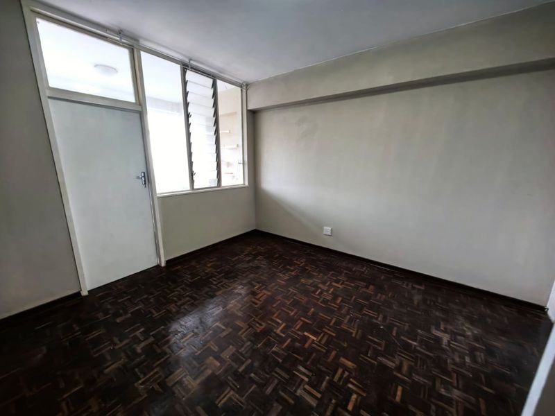 1,5 Bedroom, 1 Bathroom Apartment For Sale In North Beach, Durban - Photo 8