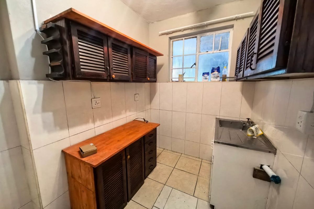 1,5 Bedroom, 1 Bathroom Apartment For Sale In North Beach, Durban - Photo 2