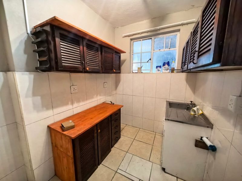 1,5 Bedroom, 1 Bathroom Apartment For Sale In North Beach, Durban - Photo 2
