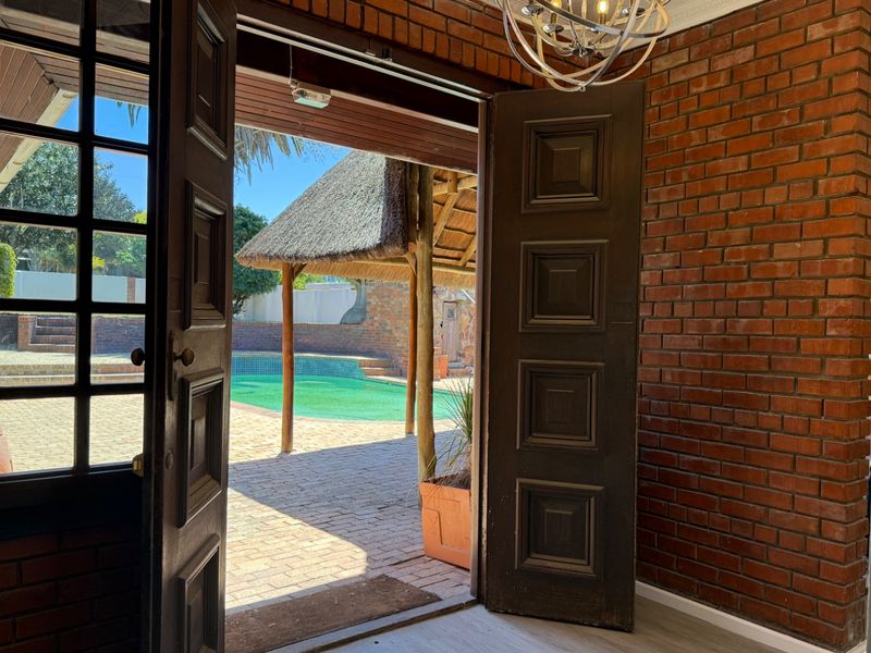 A showpiece of a family home with entertainment  - Photo 6