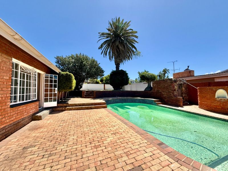 A showpiece of a family home with entertainment  - Photo 3