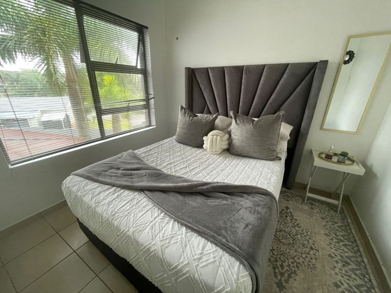 Spacious Top-Floor 2-Bedroom Apartment for Sale - Photo 9