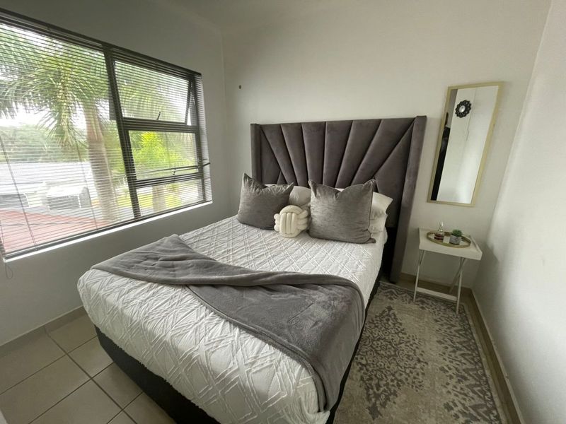 Spacious Top-Floor 2-Bedroom Apartment for Sale - Photo 7