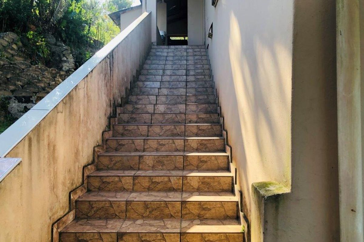 Large 4 Bedroom Home With So Much Potential  - Photo 2