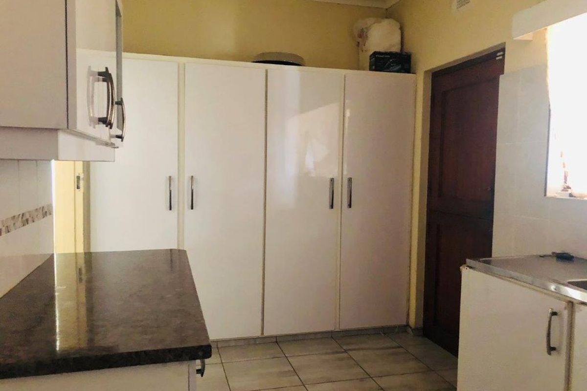 Large 4 Bedroom Home With So Much Potential  - Photo 4