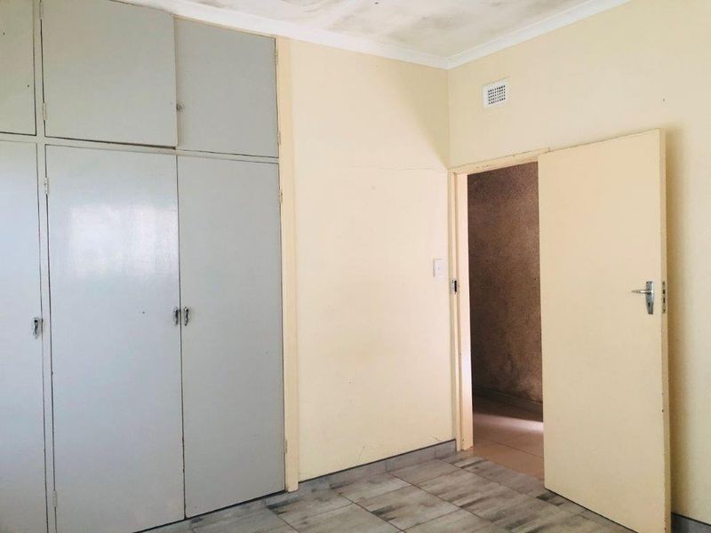 Large 4 Bedroom Home With So Much Potential  - Photo 8