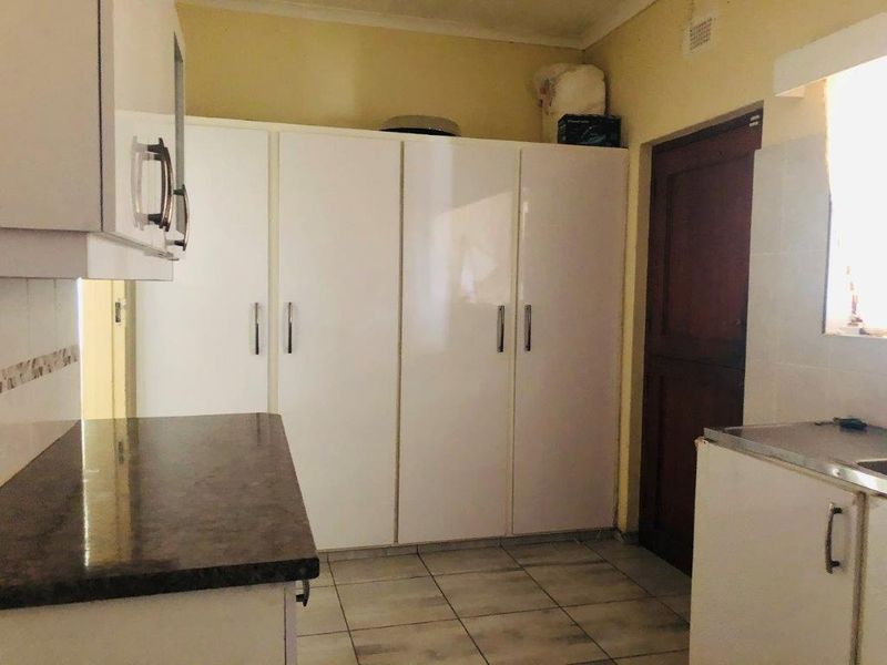 Large 4 Bedroom Home With So Much Potential  - Photo 4