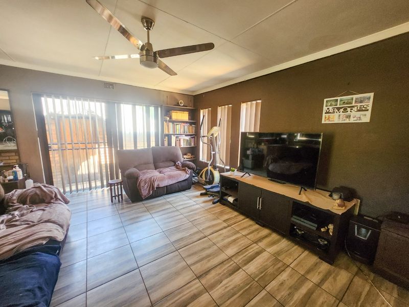 A spacious 4-bedroom family home with 3 bathrooms, multiple living areas, an enclosed lapa, and a sparkling swimming pool—perfect for comfortable family living and entertaining. - Photo 7