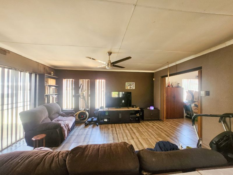 A spacious 4-bedroom family home with 3 bathrooms, multiple living areas, an enclosed lapa, and a sparkling swimming pool—perfect for comfortable family living and entertaining. - Photo 6