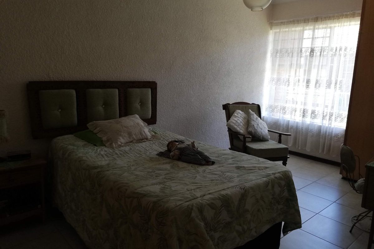 Charming 1-Bedroom Unit in a Peaceful Retirement Village - Photo 2