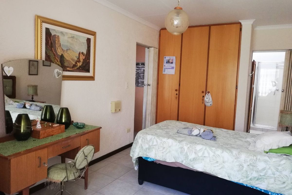 Charming 1-Bedroom Unit in a Peaceful Retirement Village - Photo 3