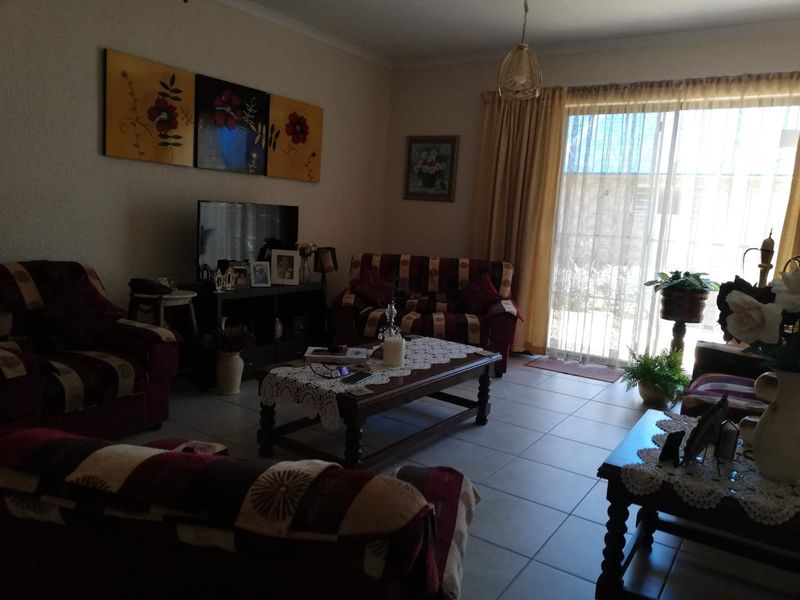 Charming 1-Bedroom Unit in a Peaceful Retirement Village - Photo 9