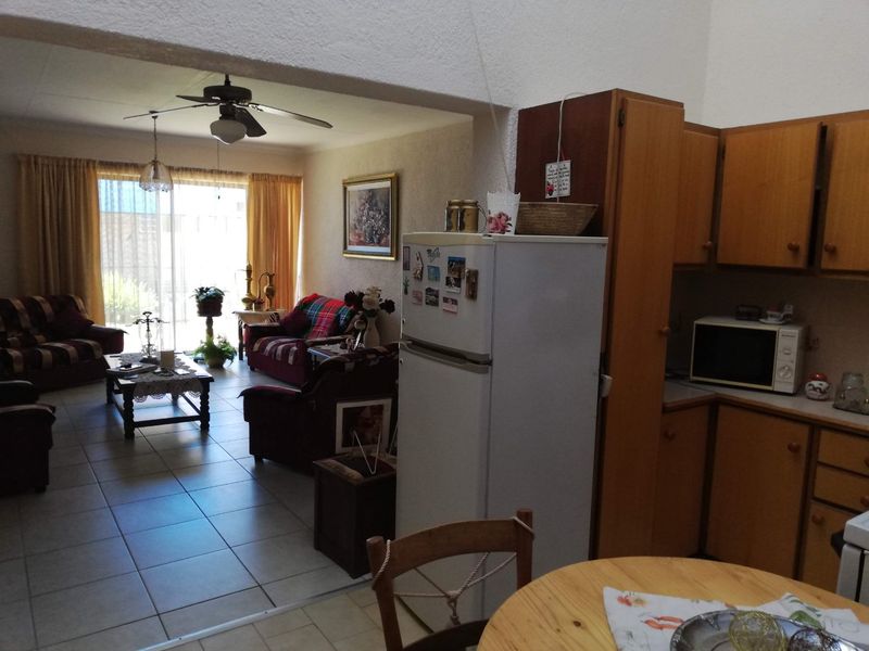 Charming 1-Bedroom Unit in a Peaceful Retirement Village - Photo 6