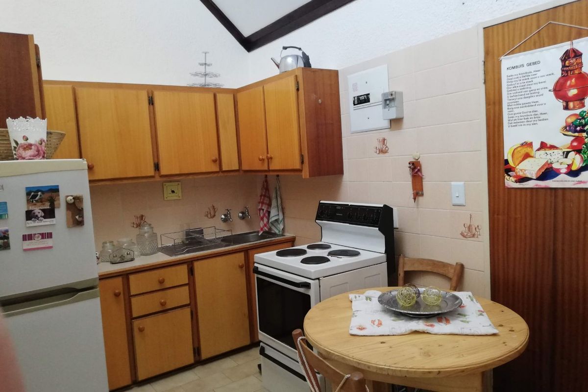 Charming 1-Bedroom Unit in a Peaceful Retirement Village - Photo 4