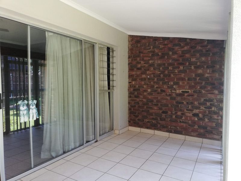 Secure 2-Bedroom Unit in a Well-Maintained Retirement Village - Photo 4