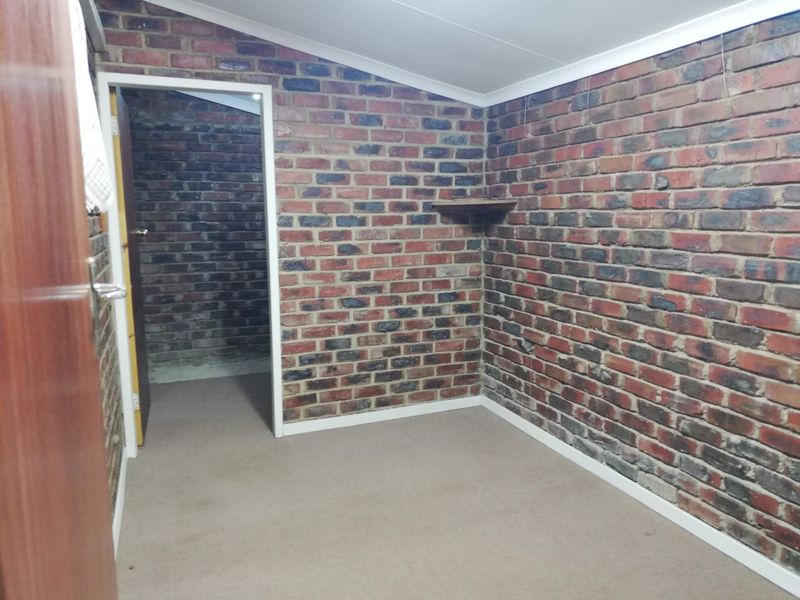 Secure 2-Bedroom Unit in a Well-Maintained Retirement Village - Photo 8