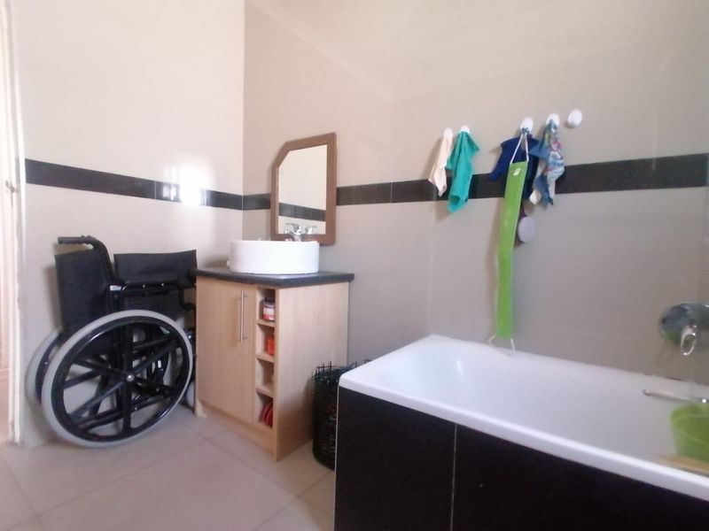 PERFECT LOCATION, PERFECT PRICE AND PERFECT SIZE - Photo 8