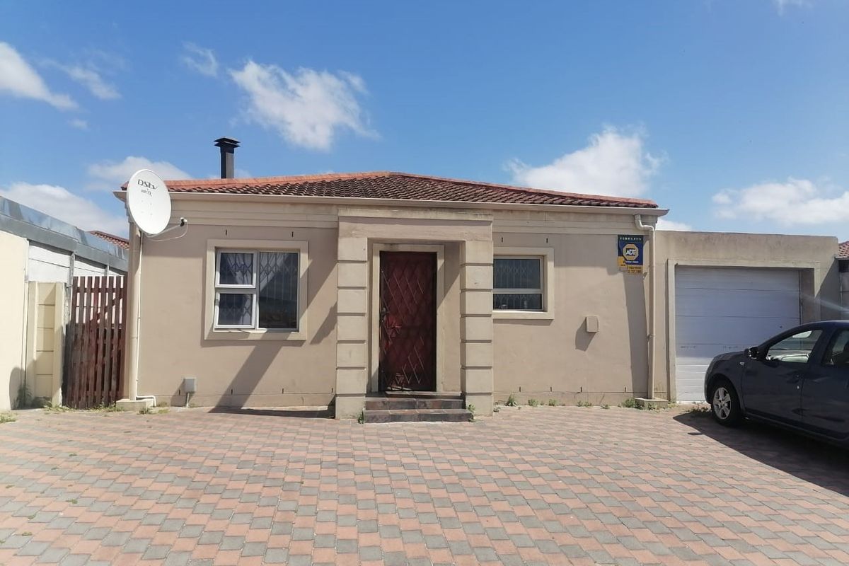 PERFECT LOCATION, PERFECT PRICE AND PERFECT SIZE - Photo 2