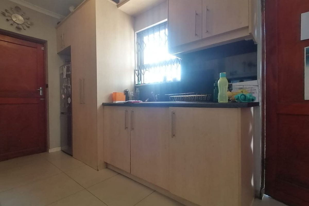 PERFECT LOCATION, PERFECT PRICE AND PERFECT SIZE - Photo 4