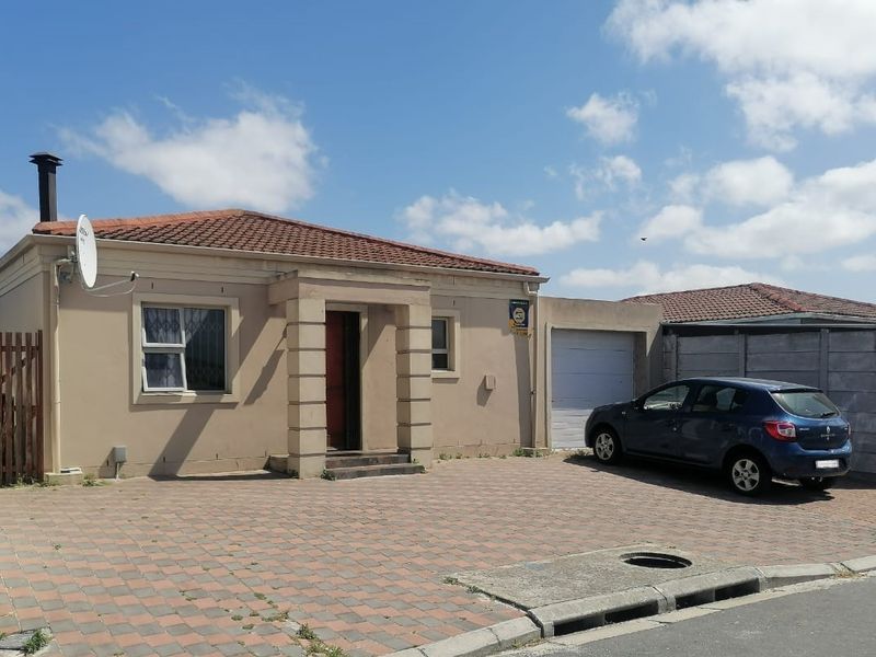 PERFECT LOCATION, PERFECT PRICE AND PERFECT SIZE - Photo 1