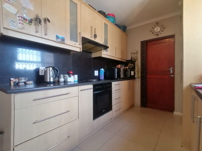 PERFECT LOCATION, PERFECT PRICE AND PERFECT SIZE - Photo 3