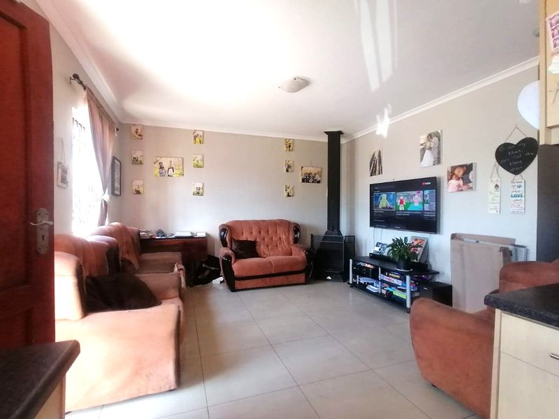 PERFECT LOCATION, PERFECT PRICE AND PERFECT SIZE - Photo 6
