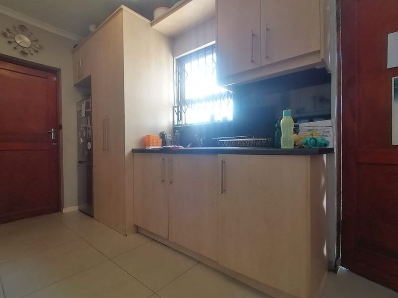 PERFECT LOCATION, PERFECT PRICE AND PERFECT SIZE - Photo 4