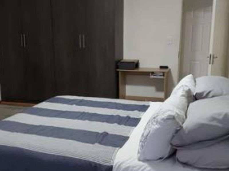 Modern 2-Bedroom Townhouse in Secure Complex - Photo 5