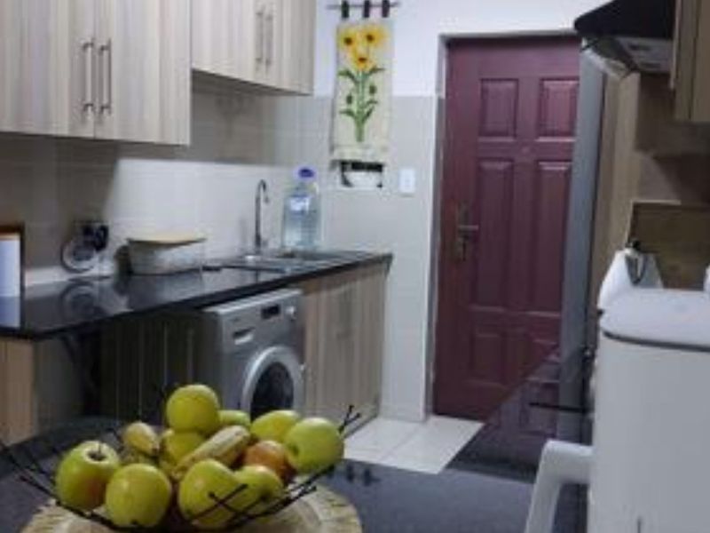 Modern 2-Bedroom Townhouse in Secure Complex - Photo 8