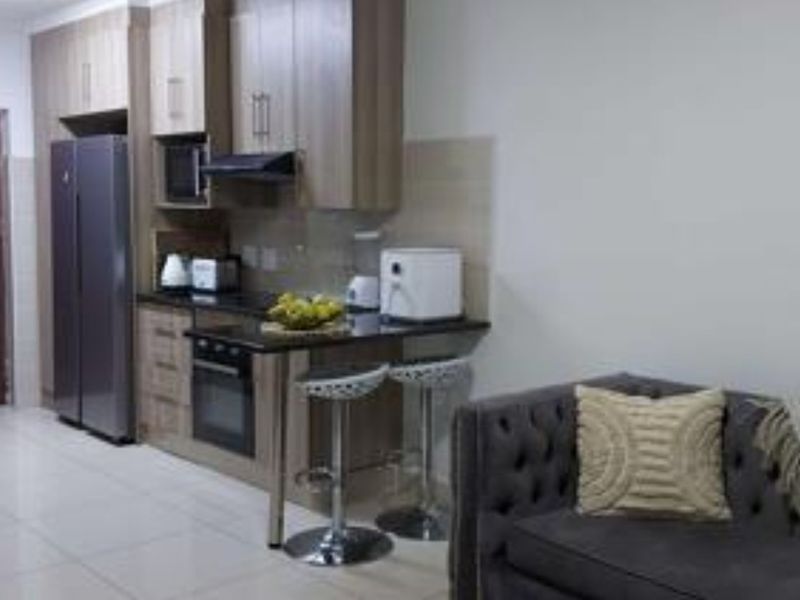 Modern 2-Bedroom Townhouse in Secure Complex - Photo 7