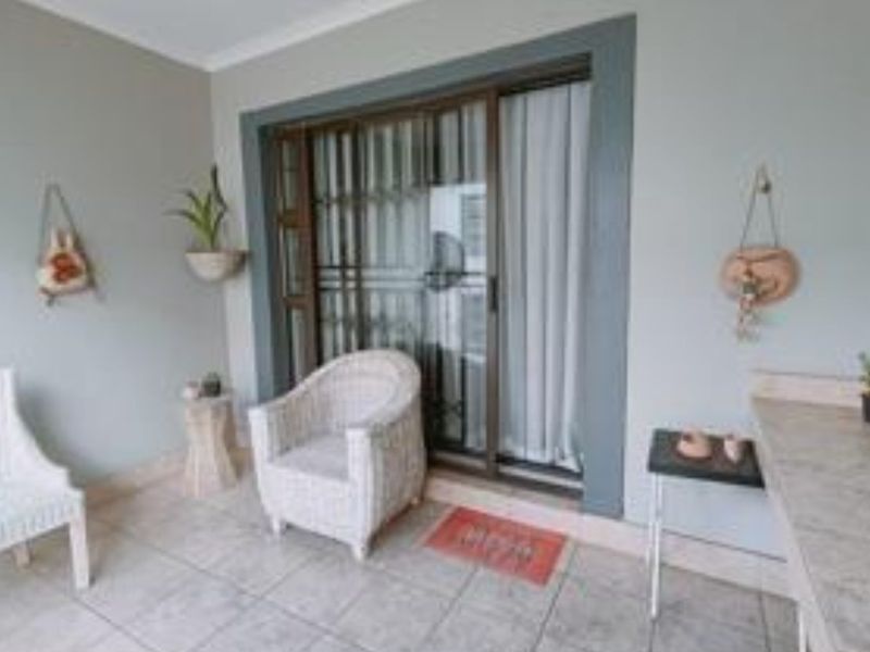 Modern 2-Bedroom Townhouse in Secure Complex - Photo 1