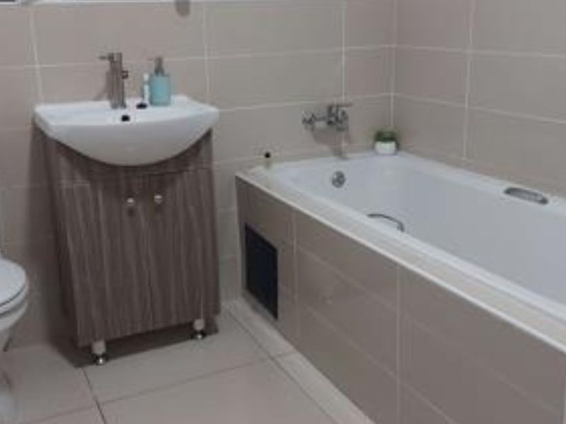 Modern 2-Bedroom Townhouse in Secure Complex - Photo 5