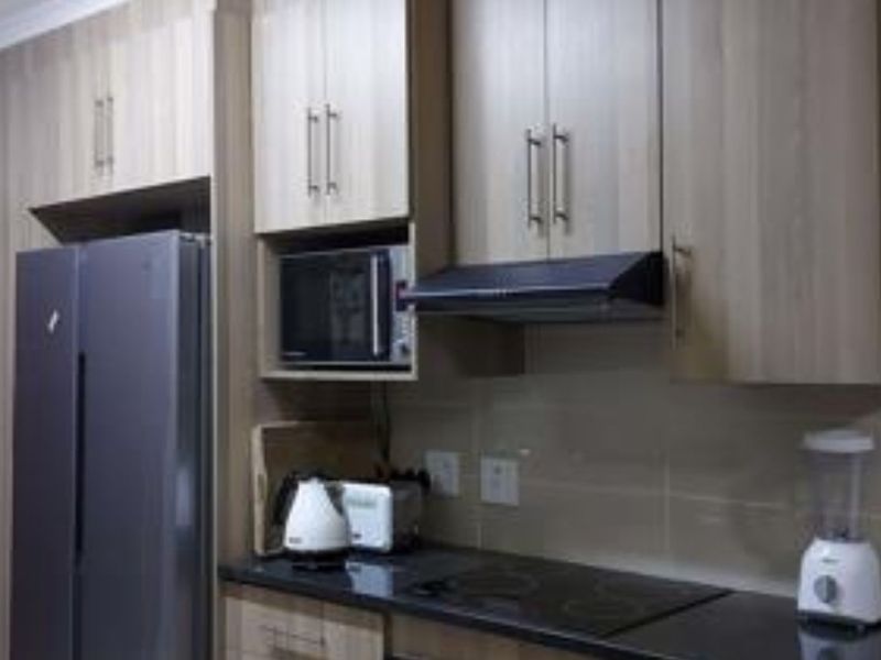 Modern 2-Bedroom Townhouse in Secure Complex - Photo 7