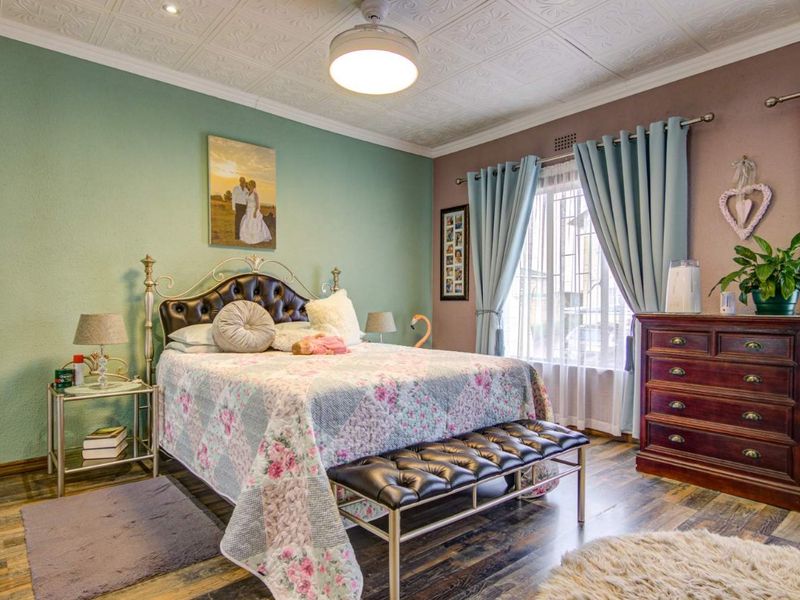 Modern 2-Bedroom Home with Double Garage and Fibre Internet - Photo 4