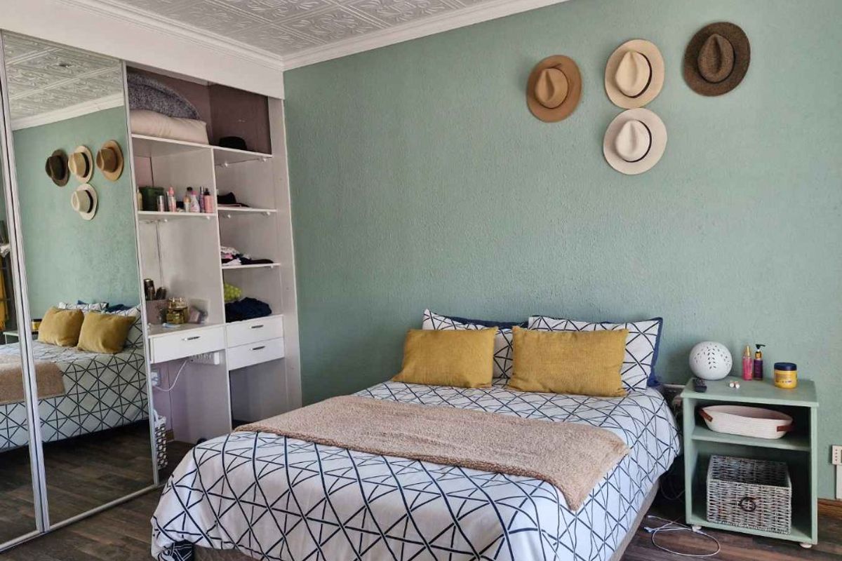 Modern 2-Bedroom Home with Double Garage and Fibre Internet - Photo 5